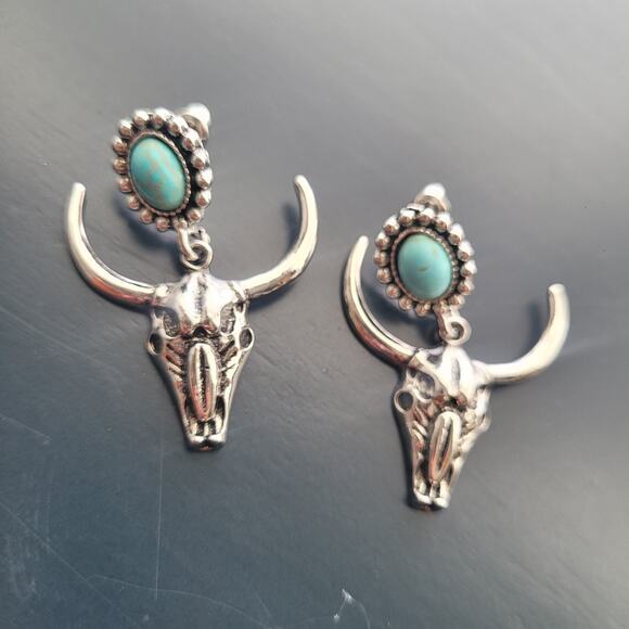 Bullhead Synthetic Turquoise Dangle Earrings Western Boho Rodeo - Picture 1 of 4